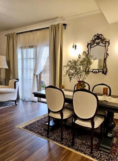Novi'S Luxury Apartment 2 Гирокастра Экстерьер фото
