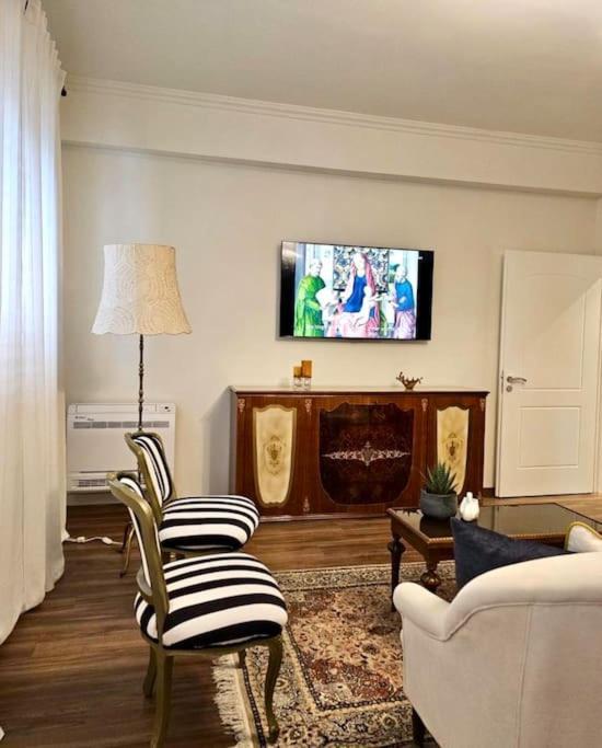 Novi'S Luxury Apartment 2 Гирокастра Экстерьер фото