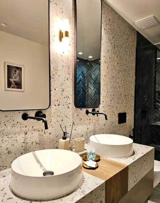 Novi'S Luxury Apartment 2 Гирокастра Экстерьер фото