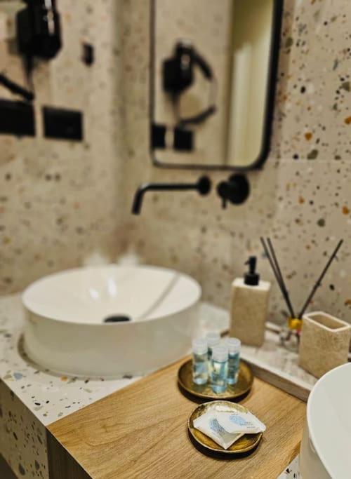 Novi'S Luxury Apartment 2 Гирокастра Экстерьер фото