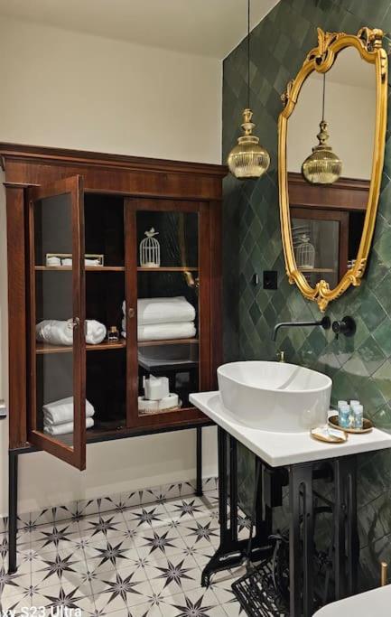 Novi'S Luxury Apartment 2 Гирокастра Экстерьер фото
